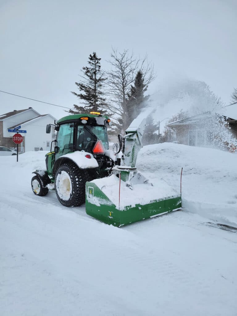 snow blowing Embrun